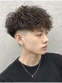 スペインカールバロックパーマフリンジカット茶髪金メッシュ
