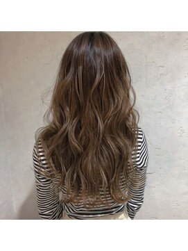 ドールヘアー(Doll hair) グラデーション外国人風とろみバレヤージュギブソンタック