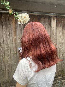 ジウ 上通り(JIU) 大人可愛い外ハネセミロング×ブリーチツヤ感暖色オレンジ