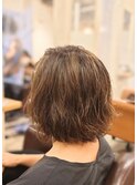 大人女性のハイライトカラー/ゆるめパーマ/ミルクティーベージュ