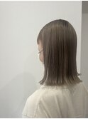 オリーブベージュ