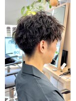 サロンドジョー(salon de joe)&nbsp;ツイストスパイラルパーマメンズマッシュ刈り上げ　奥東巧真