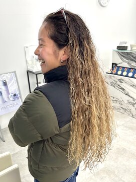 ブラウン(Brown) レイヤーカット/ツイストスパイラルパーマ/ウェットヘア