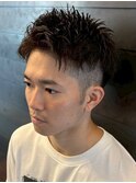 束感ショート 黒髪 ツーブロック 刈り上げ アップバング 20代