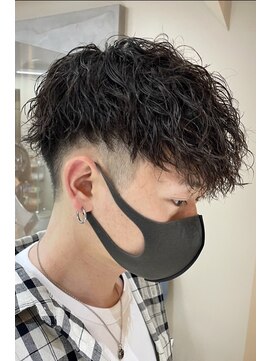 ブルニール 中崎町(BLEUNIR) スペインカール　ツイストスパイラル　前下がり　Vマッシュ