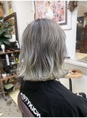 ペールグレーバレイヤージュミディ