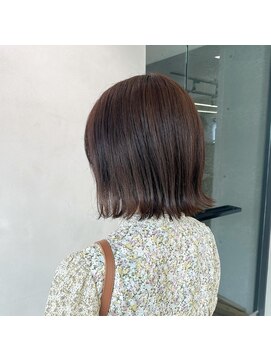 リジー(Litzy) 切りっぱなしボブ/外ハネスタイル