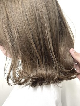 エスアイ(S.i) 透明感くすみベージュ［五条駅/京都駅/七条駅/四条駅/烏丸駅］