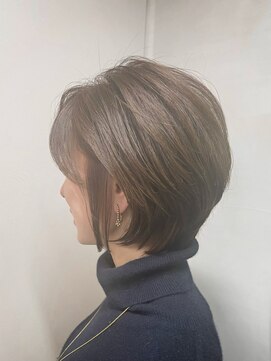 ルーファス メグロ(Ruufus Meguro) 白髪ぼかし×ひし形小顔×30代40代50代×ショートボブ202401