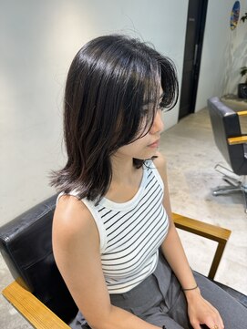 トレス(TRESS) 外ハネボブ　レイヤーミディアム　くびれボブ