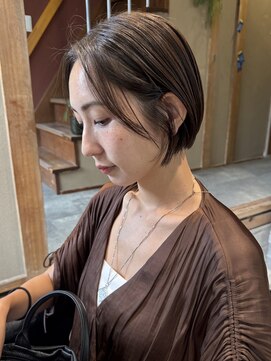 サムウェア(SOMEWHERE) ヘルシーブラウンカラーとミニボブ