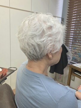 フラココ 荻窪店(hurakoko trico) 60代/70代/お洒落ボリュームアップパーマ/白髪/荻窪