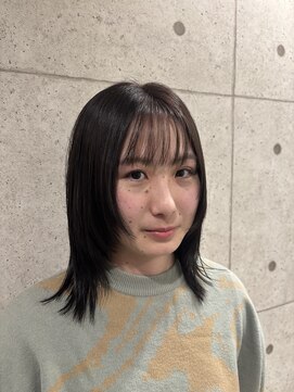 ユラ(yura.) 外ハネ×フェイスレイヤーミディ