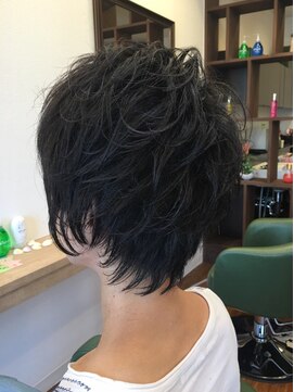 オークス(Ark's) 毛束感をたっぷり出したアシンメトリーショート