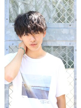 ネイビー(NAVY) ウェーブマッシュ　グラデーション刈り上げ　無造作束感ショート