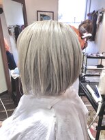 ヘアスタジオ クー(Hair Studio XYY) ダブルカラー　ペールホワイト　シルバー