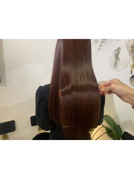 《矢場町3分》縮毛矯正とは思えないほどナチュラルな仕上がりに♪厳選された薬剤で、髪の負担を最小限に。