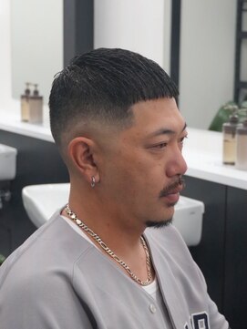 アストロ(ASTRO) 一宮クロップスタイル×スキンフェード大人ワイルド