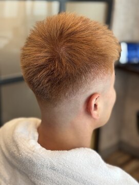 キタセンジュバーバー バイ ティーズ(KITASENJU BARBER by T's) ショートスタイルオンカラー