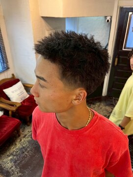 ビーバイエイトジェンツ(Bee by EIGHT GENTS) MEN’S HAIR/ブルーブラック/フェザーパーマ/心斎橋