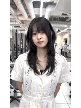 アナ ラーナ(Anna Lanna) ハッシュカット ロングウルフ ロングレイヤー 艶カラー