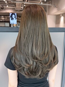 おくれ毛オリーブベージュ顔周りレイヤーロング_ba556792