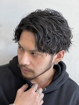 フィフス 大分(fifth)&nbsp;大分ツイストスパイラルパーマメンズカットセンターパートゆるめ