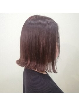 リリス(l'iris) 20代30代40代前下がりヘイリーボブピンクブラウンくびれヘア
