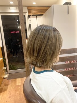 フリージア(freesia) 30代40代50代/外ハネボブ/くびれスタイル