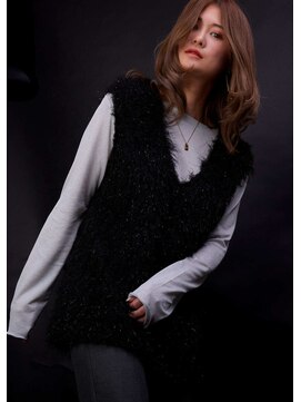 アンアタッシュ(UNE ATTACHE) 光を味方にする髪色、シフォンヴェールでアップデート