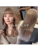 縮毛矯正でも、トリートメントでもなく酸性領域で髪のクセを柔らげる新感覚のクセを伸ばす髪質改善