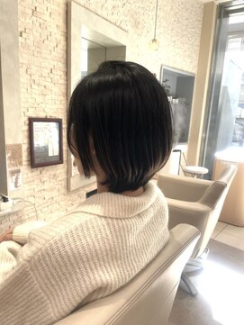 ヴィサージュプラス(VISAGE plus) 15cmバッサリカット!顔まわりレイヤーで柔らかボブ