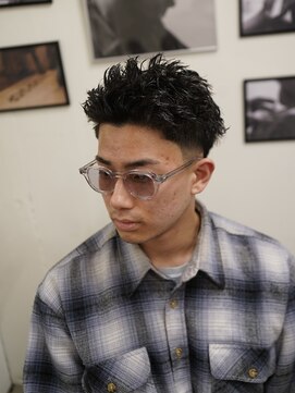 ザチョップショップ キチジョウジ(THE CHOP SHOP KICHIJOJI) ツイストパーマ テーパーフェード メンズカット