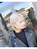 ホワイトブロンド×ミニボブ