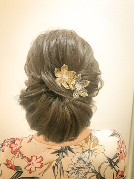 ファレ(Phalae) シニヨンスタイル