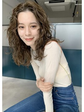 オン(ON) 【ON】　カーリー　× ミディアム　× アッシュオリーブ