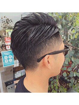 【流行りのBARBER STYLEもお任せ！】メンズ支持多数、男性スタイリスト対応だから居心地良い空間です。