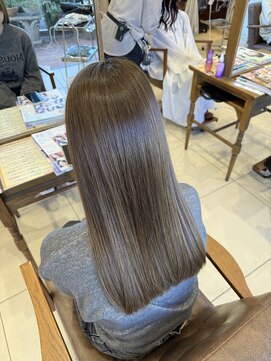 フォルテ 藤枝エピ店 透明感溢れるアッシュベージュカラー