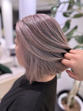 ステア ケース(stair case) 白髪を活かしたピンクラベンダー　脱白髪染め　白髪ぼかし