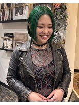 グッドフェローズ キタホリエ(GoodFellas kitahorie) 鮮やかグリーンのストレートボブヘアスタイルレイヤー艶感