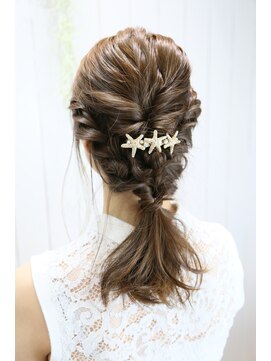 ロエナ(ROENA) 小顔カットひし形シルエットくすみカラー濡れ髪切りっぱなし