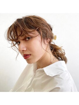 クーラ(Cura) ウェーブヘアの簡単アレンジ＊