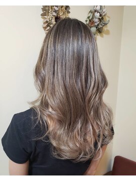 サーティーン(THIRTEEN) 自然なグラデーション♪こだわりのデザインカラーハイライト(^^)