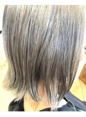 ブリーチグレージュシルバー ミディアム外ハネ