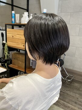 ビヨウシツ ポスタ 大人ショートボブ 鈴木章浩