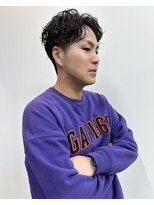 テルヴェ(Terve)&nbsp;【Terve.】緩めパーマのセンターパートスタイル