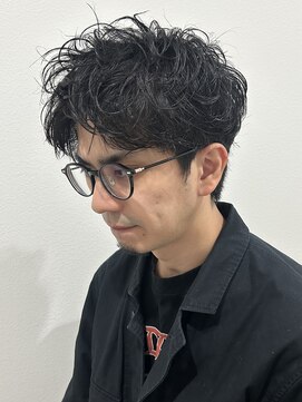 ヒュイル バイ ニアウ(Hwyl by Niau) メンズマッシュシャドウパーマスパイラルパーマニュアンスパーマ