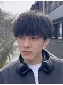 メンズセンターパートニュアンスパーマ韓国ヘアフェザーショート