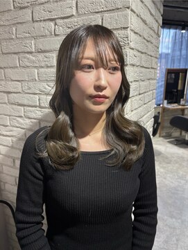 リーオオサカ(Lee Osaka) 赤みを抑えたオリーブブラウン(eri)