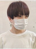 ピンクカラーがアクセントのマッシュショート